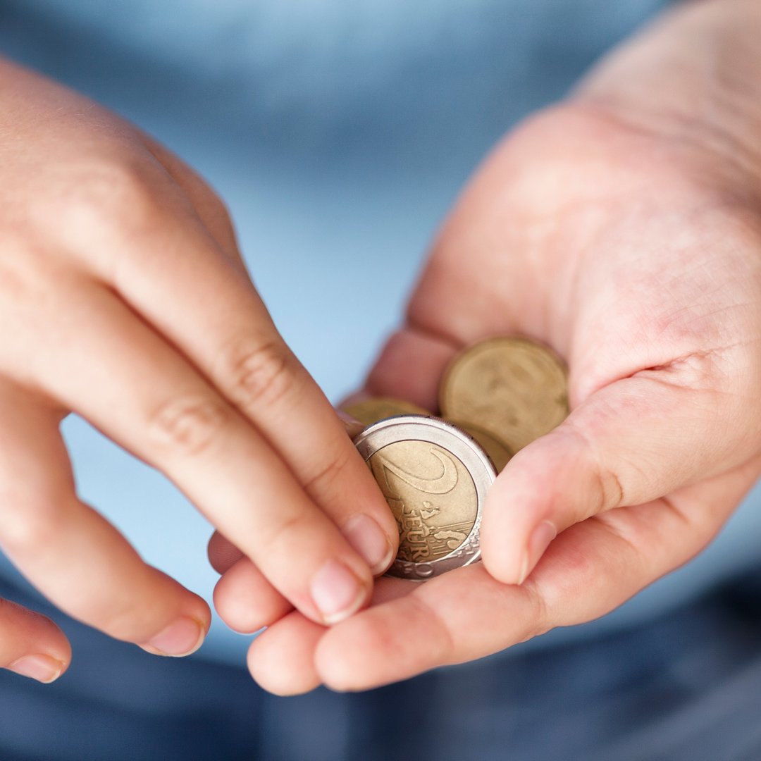 EuroHr's tweet photo. Bez obzira na to što navedeni apoeni imaju identičan dizajn oboda, zbog razlike u dimenzijama slijepe i slabovidne osobe mogu prepoznati apoene.
#Euro
@VladaRH @HNB_HR https://t.co/vFbQcHkwPo