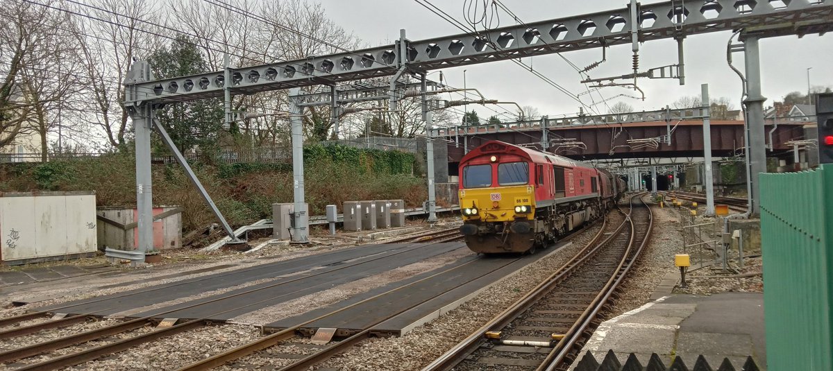 NotYOLOSmh's tweet image. A few shots from a few mins to about 1 hour ago

@GWRHelp #Class800
@tfwrail #Class153 #Class175 
@DBCargoUK #Class66
