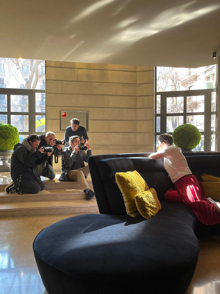 Estos días <a href="/kimtsherwood/">Kim Sherwood</a> está en Barcelona para la promoción de #DobleoNada con una agenda hasta los topes. Muchas entrevistas y muchas fotos a la primera mujer encargada de contar la historia de #JamesBond. La primera novela de la trilogía llega este jueves. 💥