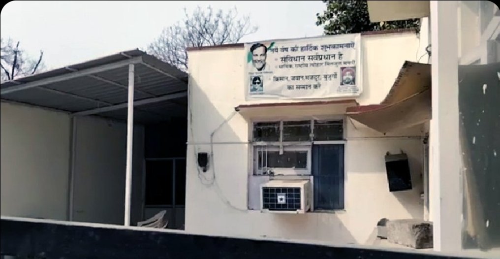 TheYouthPlus's tweet image. Authorities on Monday sealed the office of Jammu and Kashmir National #PanthersParty (NPP) here, drawing strong criticism from its former chairman Harsh Dev Singh who recently rejoined the party after resigning from the Aam Aadmi Party (AAP).