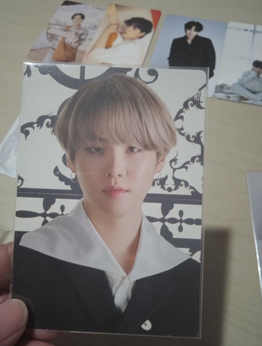 de_minji's tweet photo. Just arrived today! Thanks @handcraftprint for  packaging well and for the freebies as well😊
#SUGA https://t.co/V6zyBXd79L