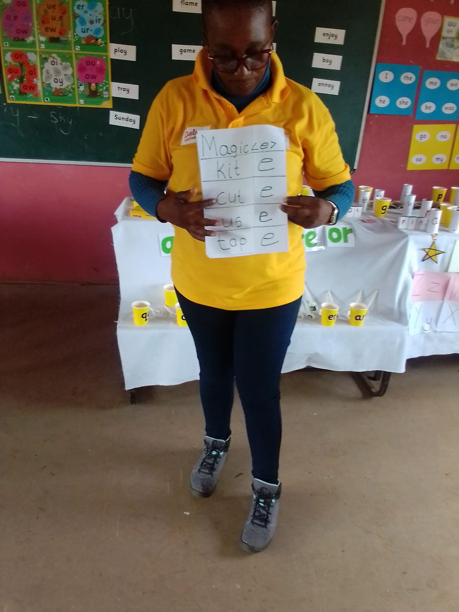 DolenCymru's tweet photo. Sechaba emang matlotlosiane le bone! #jollyphonics ea papaela, mesuoe le mesuoetsana hlathe e lelekisa tsebe ba thabetse lenaneo thuto lena le lecha le tlo ruta bana ho bala le ho ngola. Thanks to #jollylearning, #jollyfuture https://t.co/fdoINNLZBF