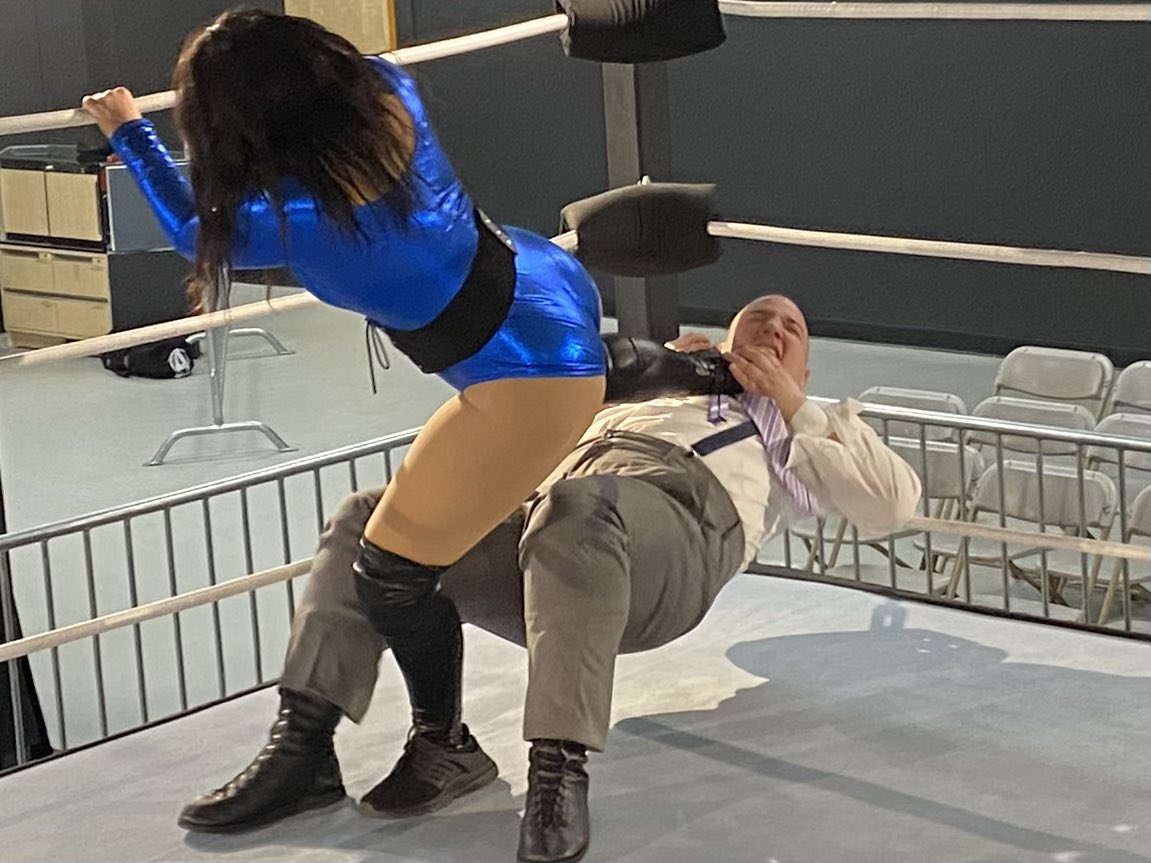 sean_wmur's tweet photo. Hear us roar! Team @NHChronicle is revved up for the ring. Join us this week at #EliteProWrestlingAcademy in Concord. Anyone can sign up for classes. @ErinWMUR #wmur #nhchronicle. https://t.co/xe1Lp5Q7Et