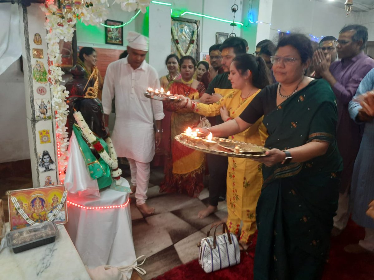 IndiainAngola's tweet photo. Ambassador Mrs. Pratibha Parkar participated in #MahaShivaratri2023 celebrations organized by #Mabor &amp; #Shivalaya Temple in #Luanda #Angola @iccr_hq @PMOIndia @DrSJaishankar @IndianDiplomacy @MEAIndia @MOS_MEA @M_Lekhi @MinOfCultureGoI @AmbVMKwatra @DDIndialive https://t.co/lkTQkJR482