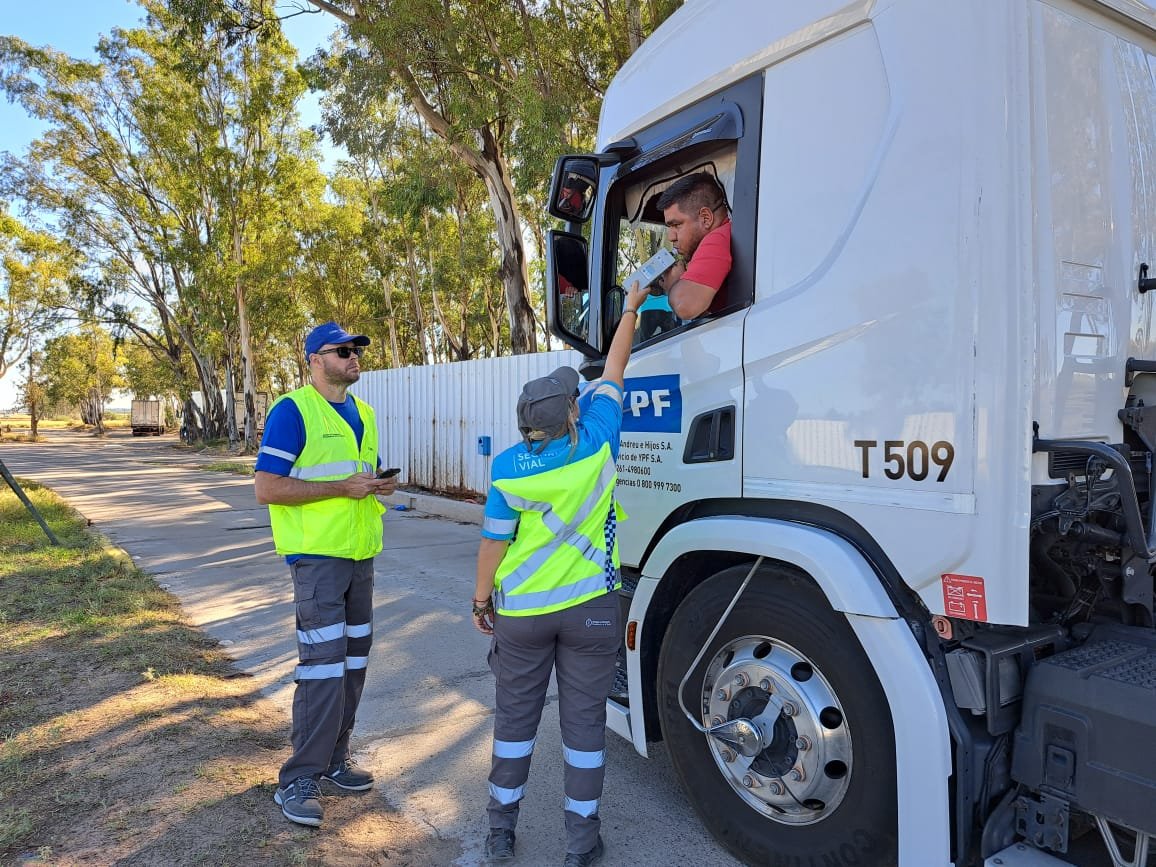 Radio_lu2's tweet image. #Ahora en #Panorama hablamos con Daniel Medina, titular regional de la #CNRT, sobre el servicio de whatsapp automático para efectuar denuncias por irregularidades en servicios de transporte. "Sólo deben enviar un mensaje al 1139101010".
🎙️ #LU2LejosLaPrimera
📻 #AM840 #FM927