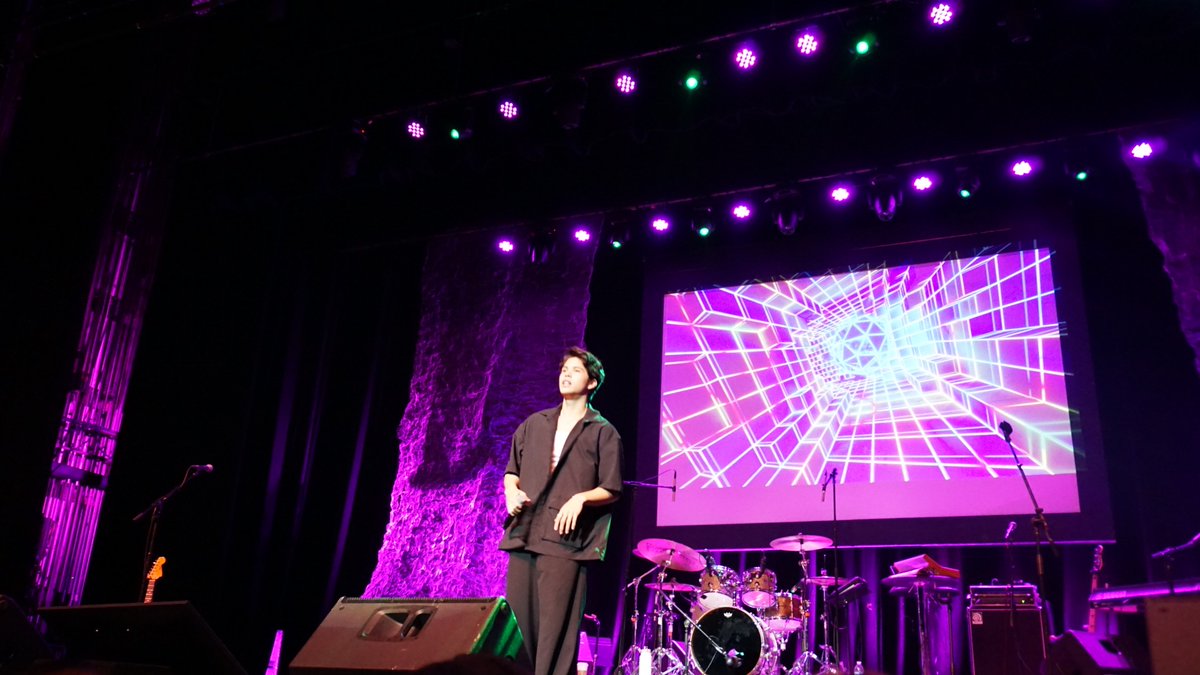 Helloitsnerry's tweet photo. rent free in my head @kyle_echarri with tonight’s LA performance https://t.co/Y6hSwfVbGa
