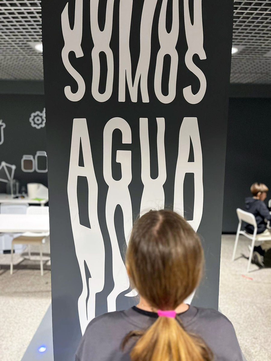 Hoy nuestros alumnos de 8º Año @ibpyp visitan la #ExpoSomosAgua de @FundacionCanal y conocen el valor del agua para el planeta y su importancia para la vida.

Además, participan en un interesante taller en el que realizan su propio molino hidráulico 😊

#EnseñanzaActiva