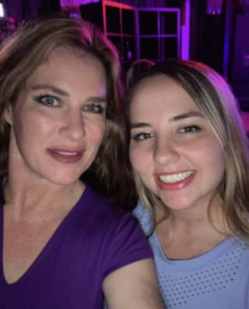 tttesssa's tweet photo. My sister came around with her family and I got to hang out with my niece that I haven’t seen since she was 7. https://t.co/2CEBs3dycP