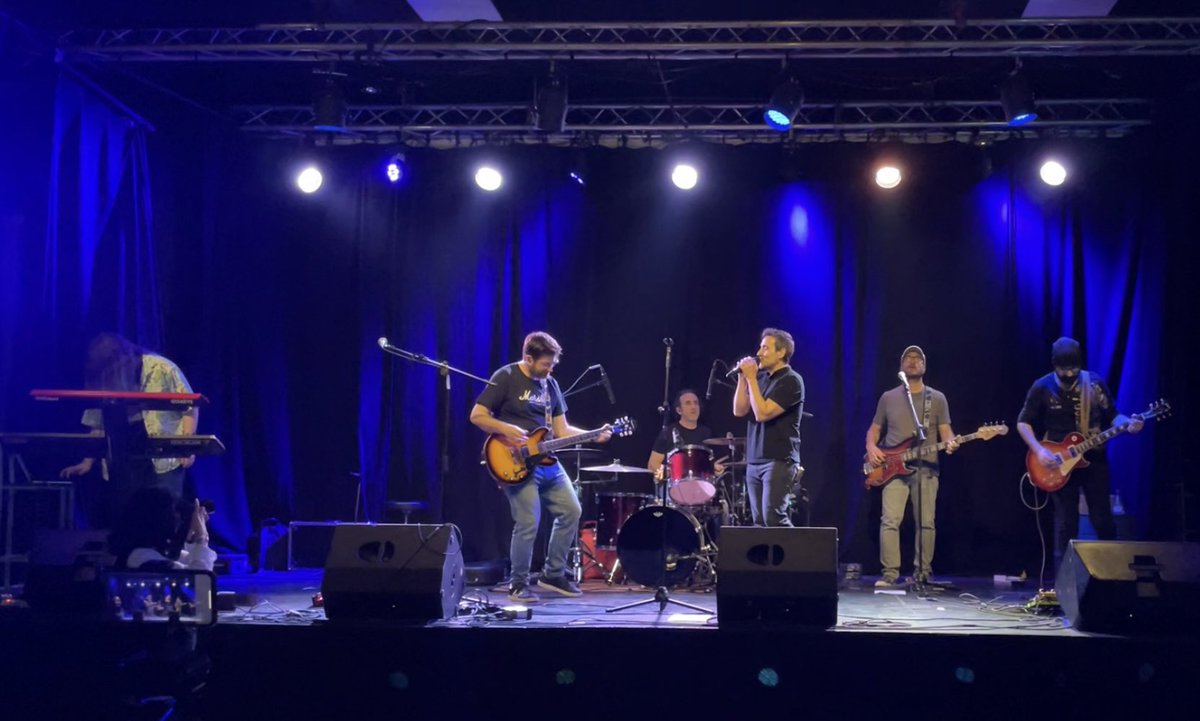 Respiromalaga's tweet photo. Anoche con @ErizoNino en @lacocheracabare donde cintamos con la visita de Fernando Ariza de @LocalDeEnsayo de @canalsur Mejor imposible https://t.co/9F8nBxzVnL