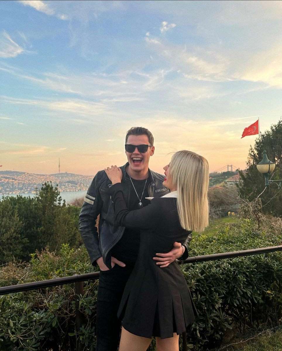 Böyle bir aşk görülmemiş dünyada 🥹😍🥺🥲❤️🧿
#Aytol
#Aytolum