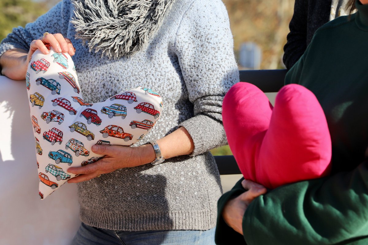 CitaDiLisula's tweet photo. 🧡Une journée de confection de coussin anti douleur était organisée par la #MarieDo Balagne au stade de L'Isula. Pour rappel, ces ateliers gratuits sont destinés aux personnes en soin ou en rémission d’un cancer ainsi qu’aux aidants. https://t.co/rqbuTj4JI2