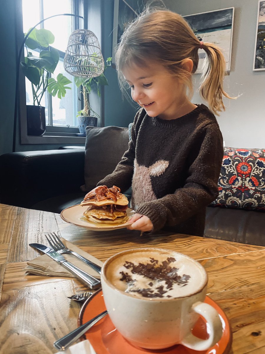 Tha sinn rudeigin tràth airson Là nam Foileagan ach… seall dè cho toilitche sa tha i 😂 agus cha bhi tìde againn madainn a-màireach co-dhiù!! 🫠 ⏰