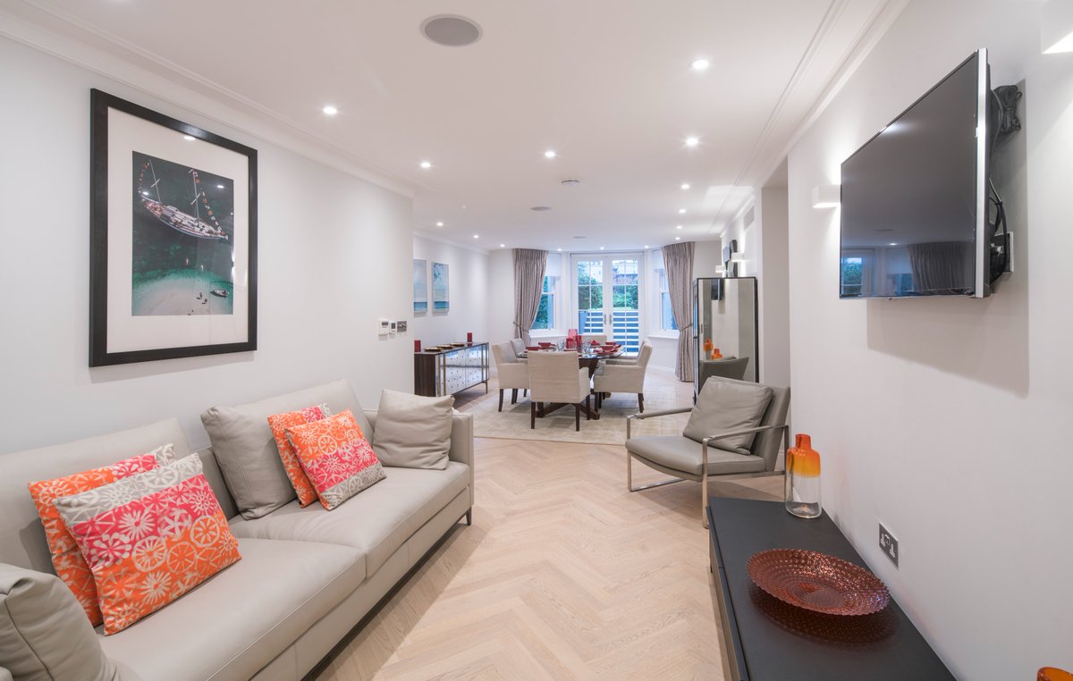 KeyIntDesigns's tweet photo. The interior design considered the client’s lifestyle. We wanted the dining area to have its own identity whilst seamlessly complementing the main reception area. https://t.co/xnhHiqwnpK