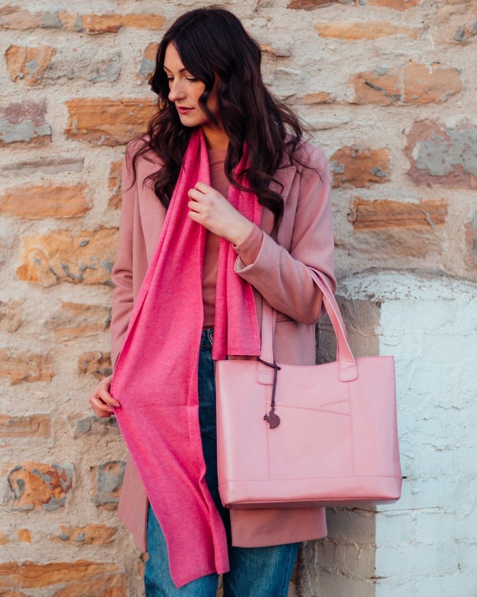 PureLuxIndia's tweet photo. Our leather bags are crafted with care using vegetable tanned leather, a natural and eco-friendly alternative. Not only does this result in a unique and beautiful product, but it also reduces harm to the environment 🕊️ 

Explore now using this link: https://t.co/h71C9Ai63l https://t.co/VOeFfYhNuE