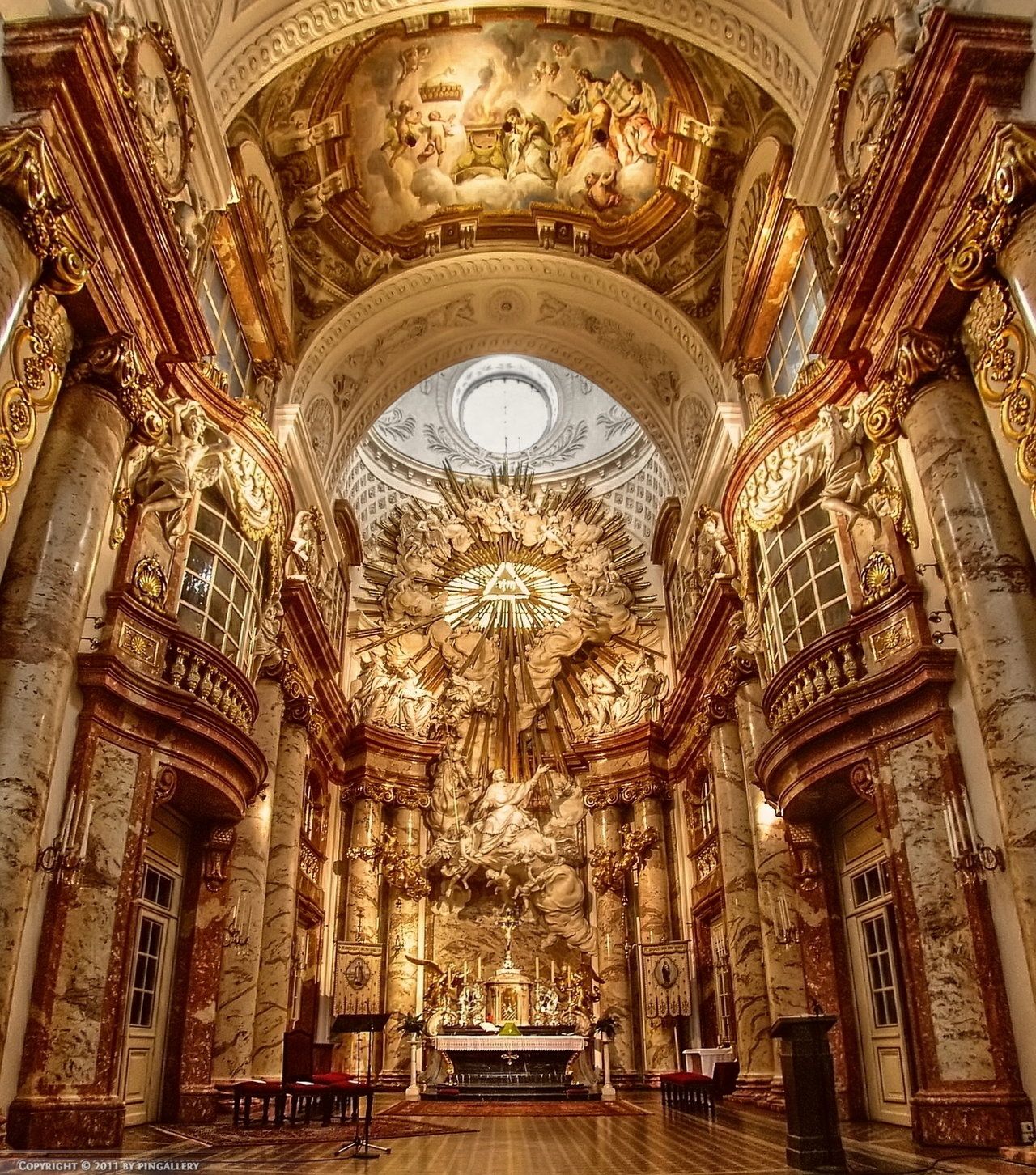 Baroque architecture is famous for its detail, grandeur, and extravagance.

But why does it look lik