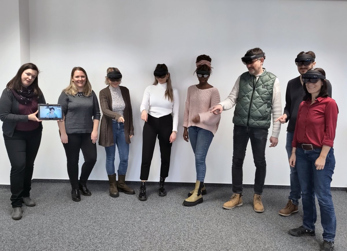 Amelie Büchler aus dem Education Competence Center (ECC) 5 hat einen Workshop zu „Augmented Reality (AR) in der Pflegeausbildung“ durchgeführt. 👏 Studierende konnten so AR als Medium in der Lehre an Bildungseinrichtungen oder in der Praxisanleitung ausprobieren und reflektieren.
