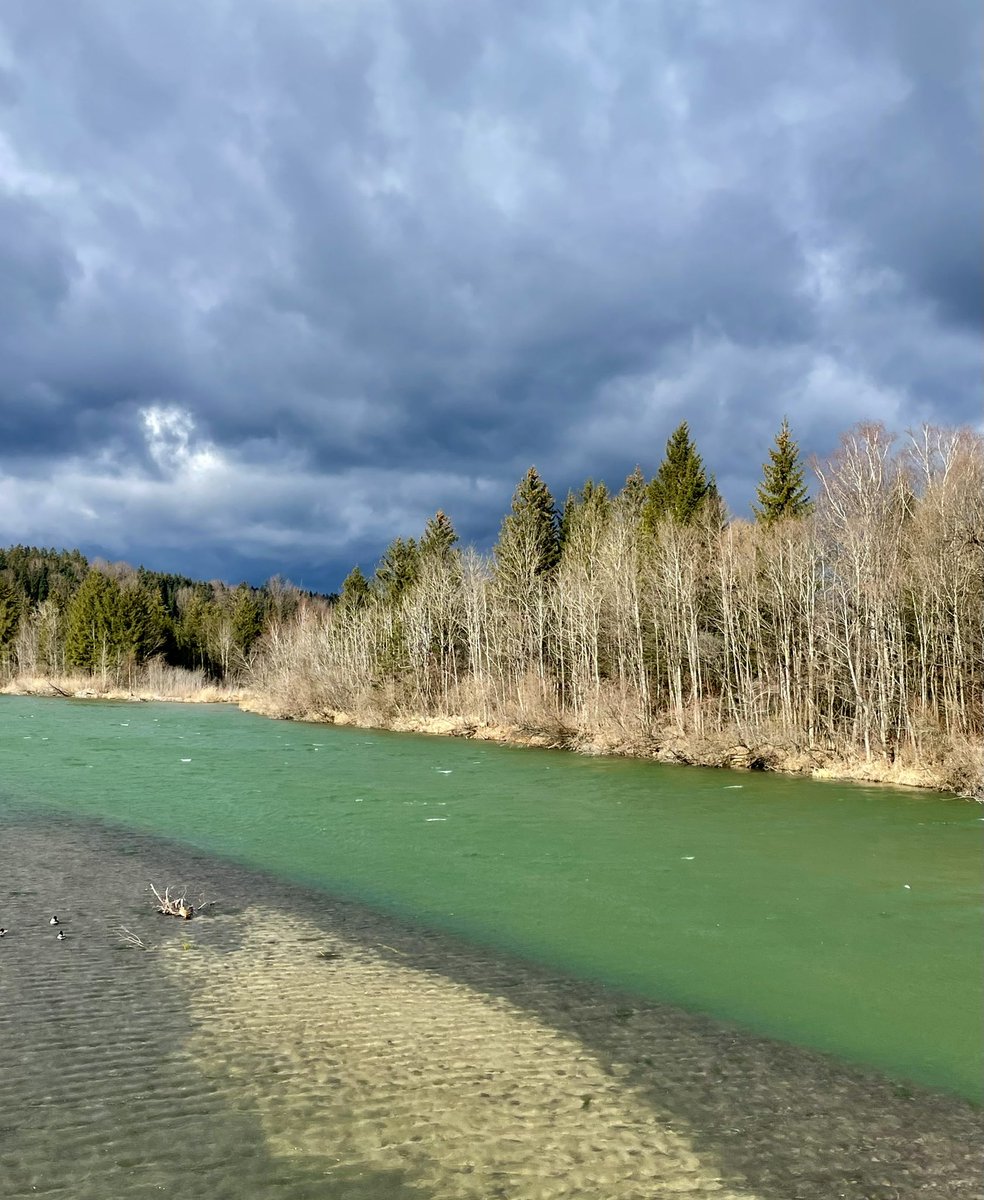 WellSpaPortal's tweet photo. 🫧… wenn die weißen Schaumkronen gegen den Strom schwimmen 
🫧… die Wolken waghalsige Formationen bilden
🫧… und sich ein farbkastenartiges Lichtspiel abzeichnet… https://t.co/iuK3tzqzYo