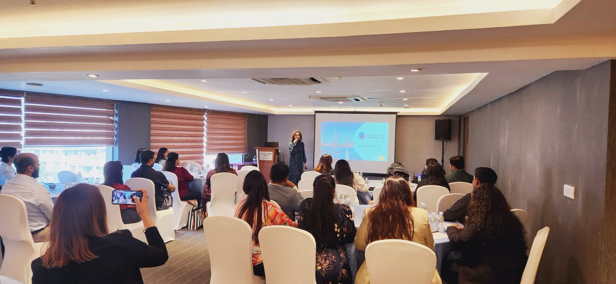 JacqPriego's tweet photo. Second day of #fullhouse in our #agentconference, this time in #Ahmedabad
Excellent questions from our colleagues & stimulating ideas to enhance our offer
#WeAreGlobal @UoPGlobal @UoPHumSS https://t.co/bRIns4vBVC