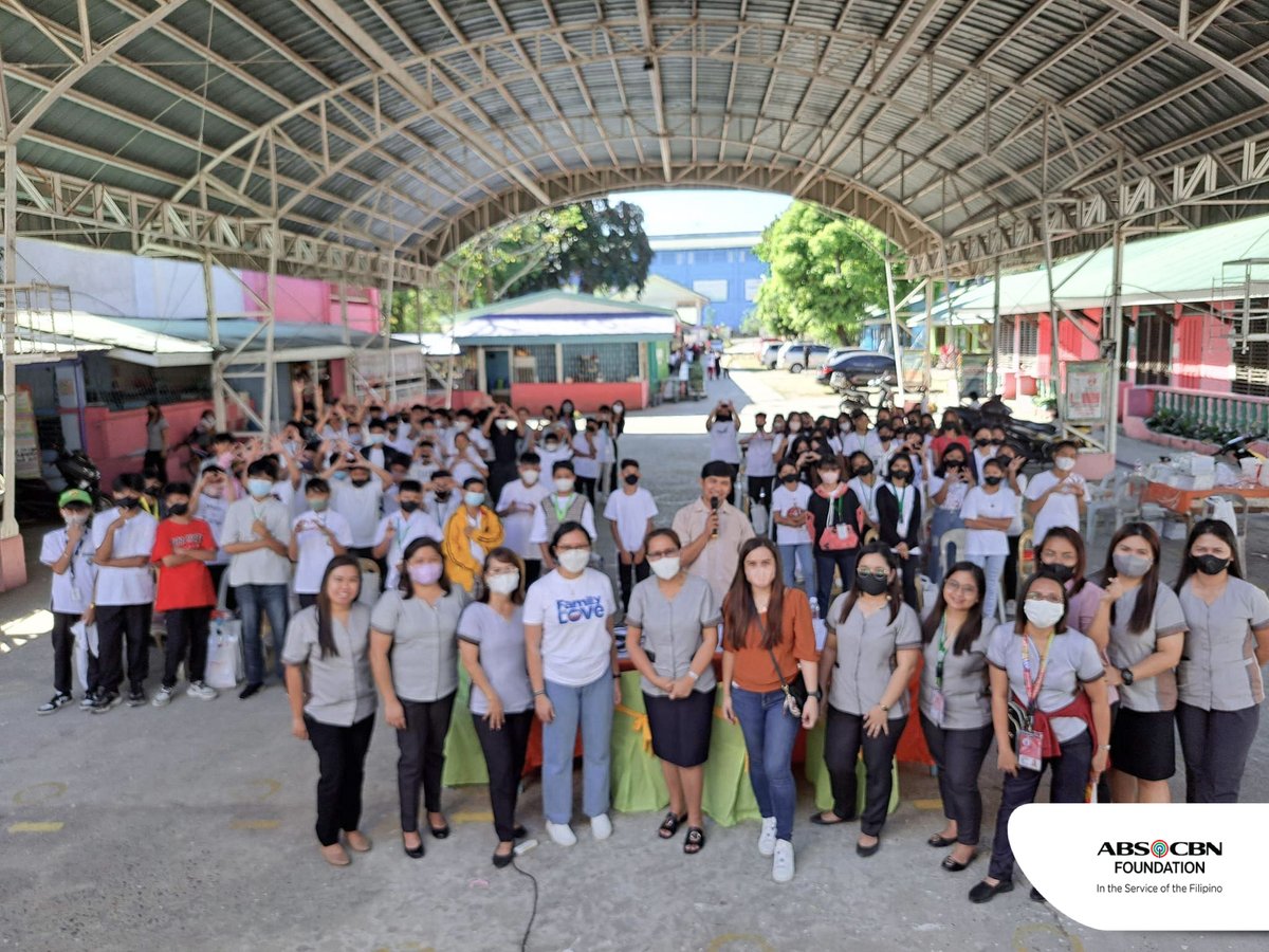 ABSCBNFI_ph's tweet photo. Tinatayang 40% ng kabuuang populasyon ng Pilipinas ay binubuo ng mga batang wala pang 18 taong gulang. Karamihan ay mga estudyante na maaring makaranas ng mental health problems dulot ng stress o sakuna.
#TayoAngBantayBata #ProjectMIND
#BantayBata163 #ABSCBNFoundation https://t.co/w3Y9N9UHZE
