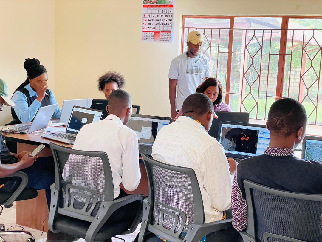 chabotaM4's tweet photo. Highlights from last two weeks #OSM training, mapping using #IDeditor and #JOSM. Mapping and validating data in some flood prone areas of Lusaka Zambia. @Roadsafetyz @OSMZambia https://t.co/vwTAygJ1o2