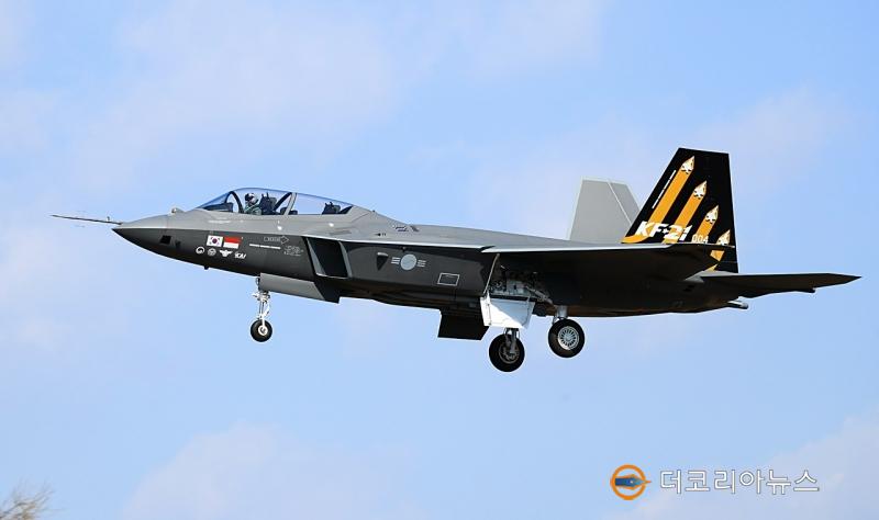 Güney Kore ve Endonezya tarafından geliştirilen KF-21 Boramae'nin çift koltuklu modeli ilk uçuşunu gerçekleştirdi.