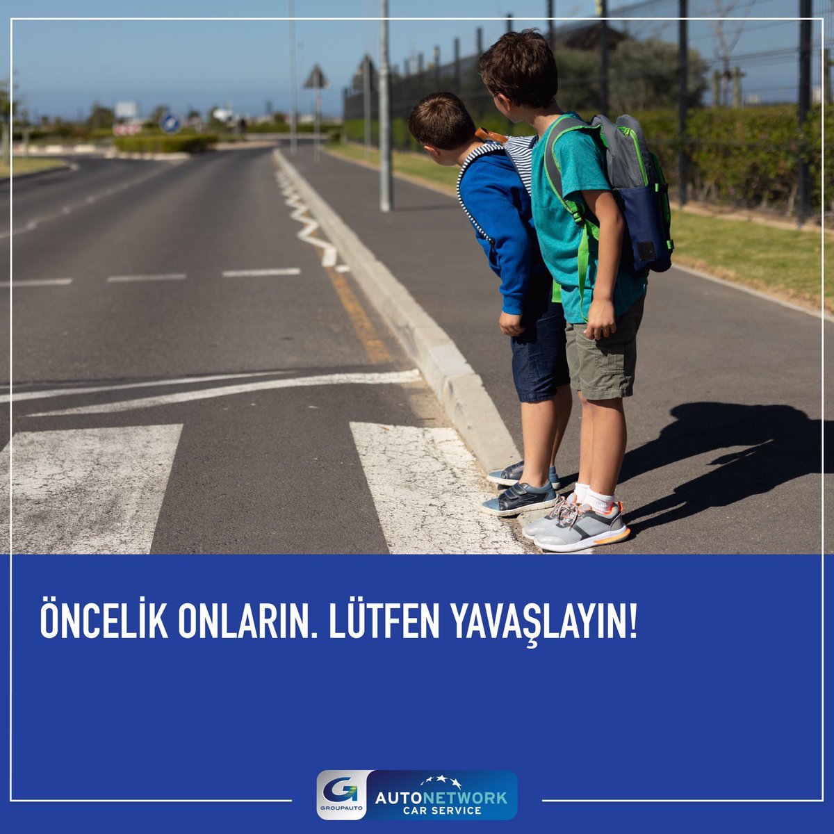 AutoNetwork_tr's tweet image. Okullar açıldı.

Her yaştan minikler okula gitmeye başladı.
Kimi trafik kurallarını yeni öğreniyor, kimi derse yetişmeye çalışıyor, kimi de dikkatsizce yürüyor olabilir.
Lütfen okul yakınlarında ve yaya geçitlerinde daha dikkatli olalım.

#AutoNetwork