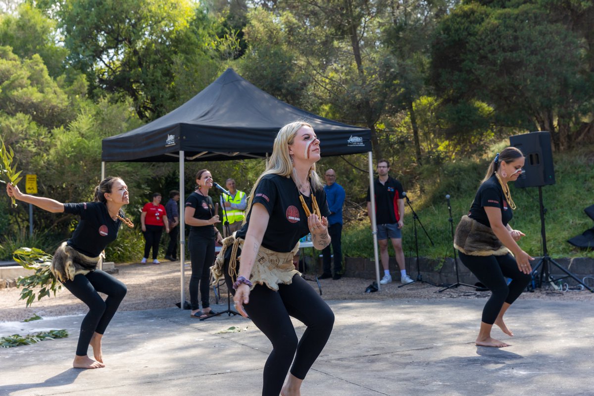 A warm Womenijika (and welcome) from #LatrobeUni O-Week Day 1! 

We began with a moving Welcome to Country and smoking  ceremony from the traditional custodians of the land on which our Melbourne campus stands — the Wurundjeri people of the Kulin Nation.

... And then 👇