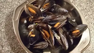 WelcomeFriend19's tweet photo. Mussels steamed with garlic and wine!!!
Μύδια αχνιστά με σκόρδο και κρασί!!! 

https://t.co/B2qrf3yAvl https://t.co/sYil3ROvzh