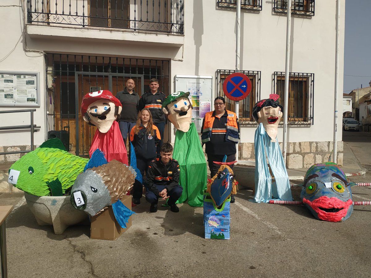CivilPioz's tweet photo. Ayer nuestros voluntarios acompañaron a los vecin@s de Pioz en los actos celebrados por el día de la tortilla y carnavales en el municipio. 
#pcpioz https://t.co/xKeBE3s6BE