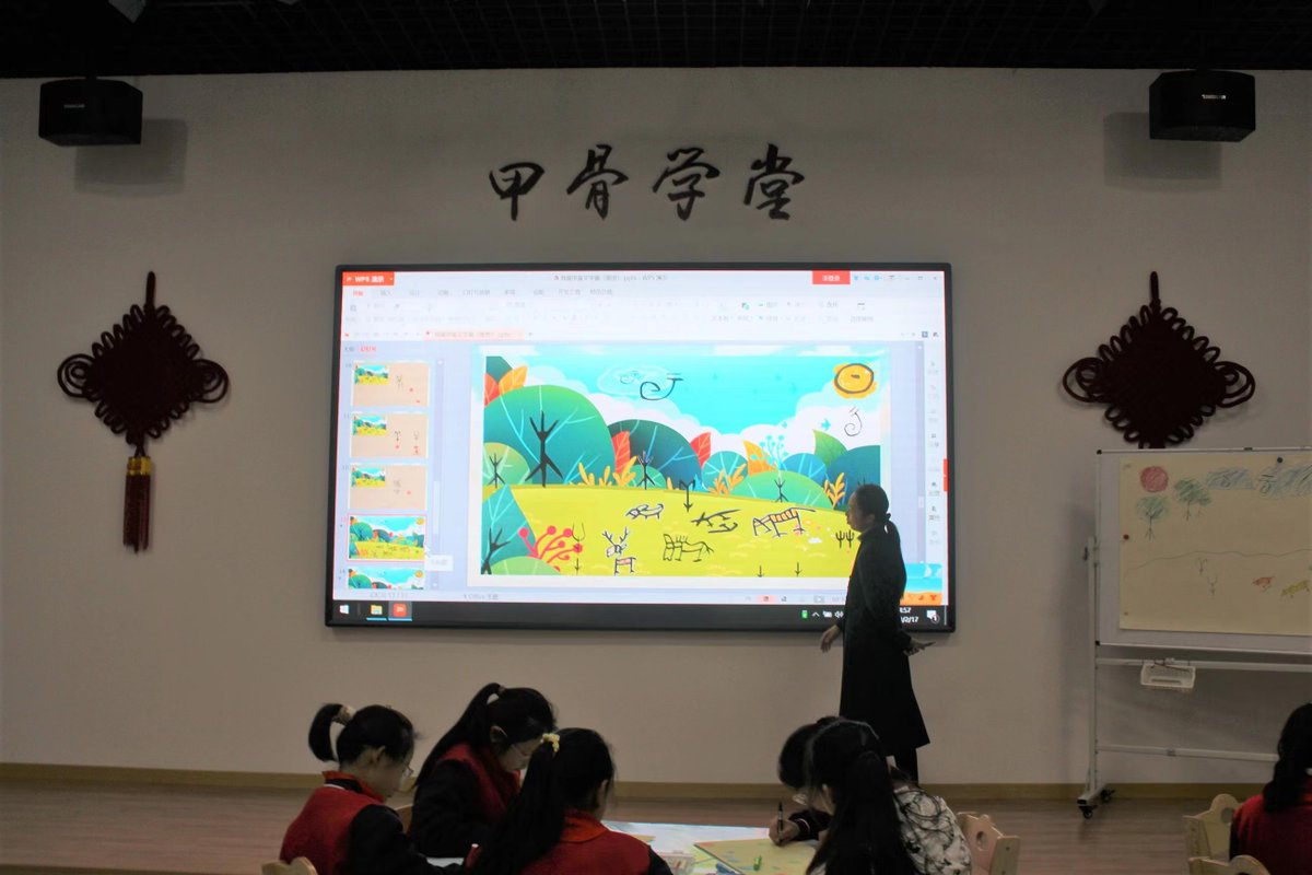 DiscoverAnyang's tweet photo. In the Oracle Bone Academy of the National Museum of Chinese Writing, more than 20 elementary school students sat around a small table, listening to the teacher and tracing the oracle bone characters stroke by stroke. #museumarchive #Chinese  #culture #StudentsLeader https://t.co/gjBGI3FHEh