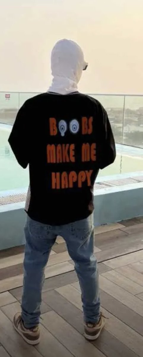 GramVega's tweet photo. @rouse_256 Boobs take me off👻 https://t.co/ipyJQjmT9K
