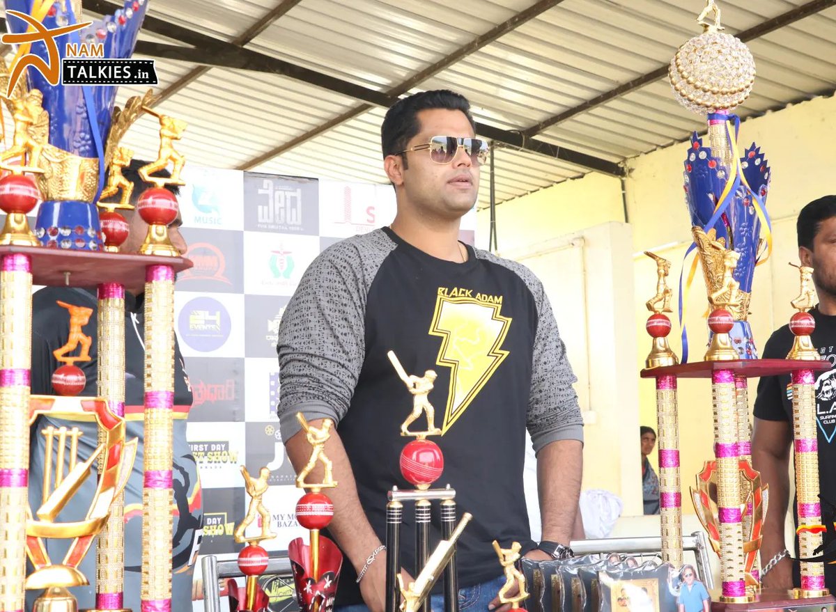 fclcricket's tweet photo. ನಮ್ ಟಾಕೀಸ್ ಅರ್ಪಿಸುವ ಡಾ. ಅಂಬರೀಶ್ ರವರ ಆಶೀರ್ವಾದದಿಂದ ನಡೆದ ಫ್ಯಾನ್ಸ್ ಕ್ರಿಕೆಟ್ ಲೀಗ್ ನ ಒಂಬತ್ತನೇ ಆವೃತ್ತಿಯ ಫೋಟೋಸ್ @namtalkies
ಅಪ್ಪು ಬಾಯ್ಸ್ ವಿಜೇತರು 💐
#fcl #drambareesh #fanscricketleague #fcl9 #cricket #namtalkies #winners #drpuneethrajkumar #drpuneethrajkumarfans #sandalwood #stars https://t.co/rp7VaoFCVl