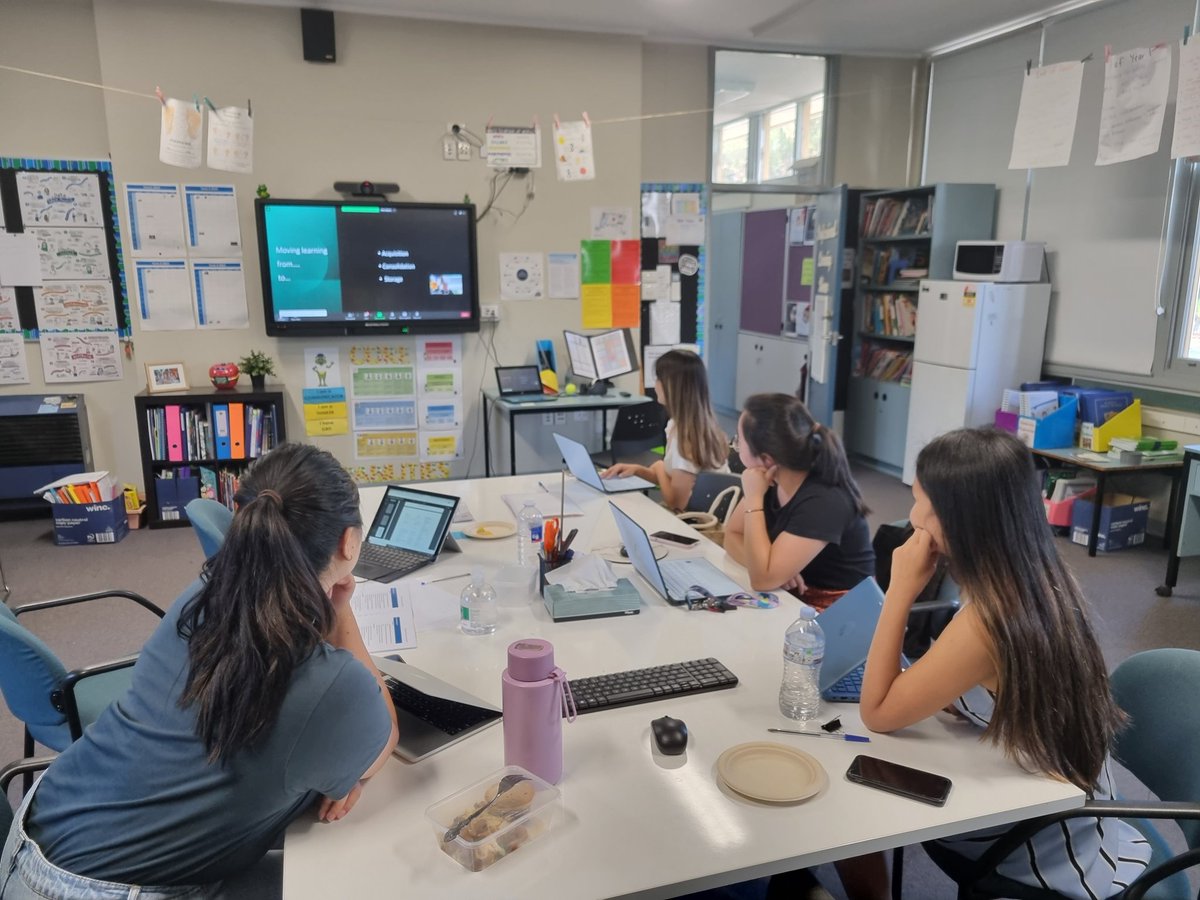 Beginning teacher PL to kick off the year. Great conversations around comprehension, programs and the Literacy progressions. <a href="/fairvaleps/">FairvalePS</a> <a href="/AnthonyPitt4/">A R Pitt</a> 🐸