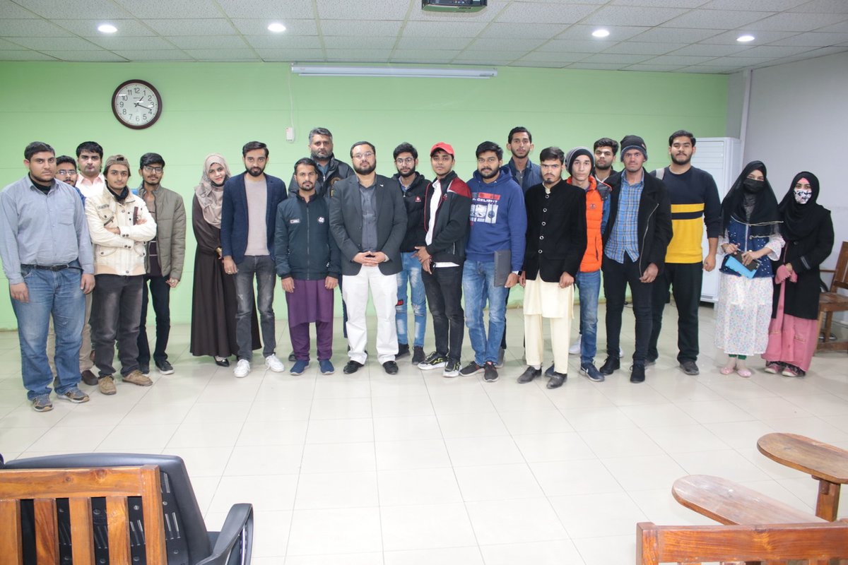 VUPakistan's tweet image. Under the great management of PDC, the Virtual University conducted a successful workshop on Mobile Application Development using MIT App Inventor at Davis Road Campus.
Read Full story at: vu.edu.pk/NewsDetails.as…
#MobileAppDevelopment #MITAppInventor #HandsOnTraining #PDCVU