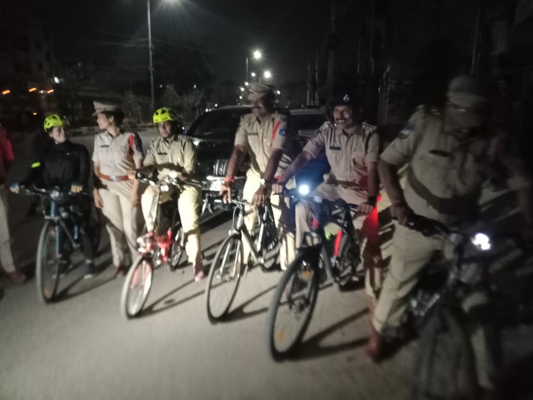 CybMypur's tweet photo. In the intervening night of 18/19 -02-23. DCP Madapur Smt K Shilapavally madam  along  ACP, SHO Miyapur,   conducted cycle patrolling at Premnagar and Aditya nagar,  Hafeezpet, Madapur , Kondapur  in the view of Shabbe E Meeraj and Sivaraatri festival. SCSC traffic volunteers. https://t.co/3ioPBshTWn