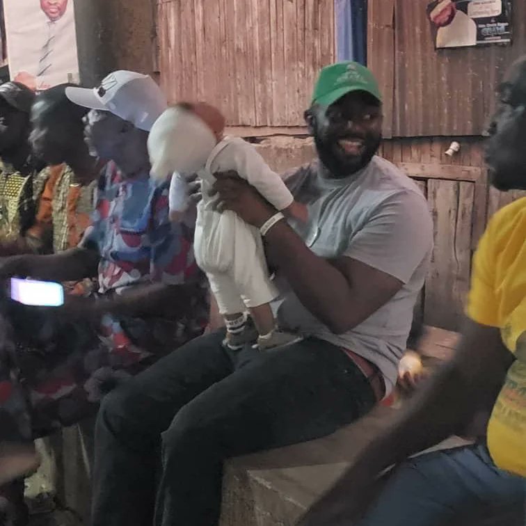 GbayiMedia's tweet photo. A good way to start the new week  

Our visit to our people in the riverine area. 

Happy New Week☺️😘

#pdp
#pdpdrums 
#people 
#gbayi 
#atikulated 
#lagosmainland 
#lagosnigeria https://t.co/w5E8JNtD95