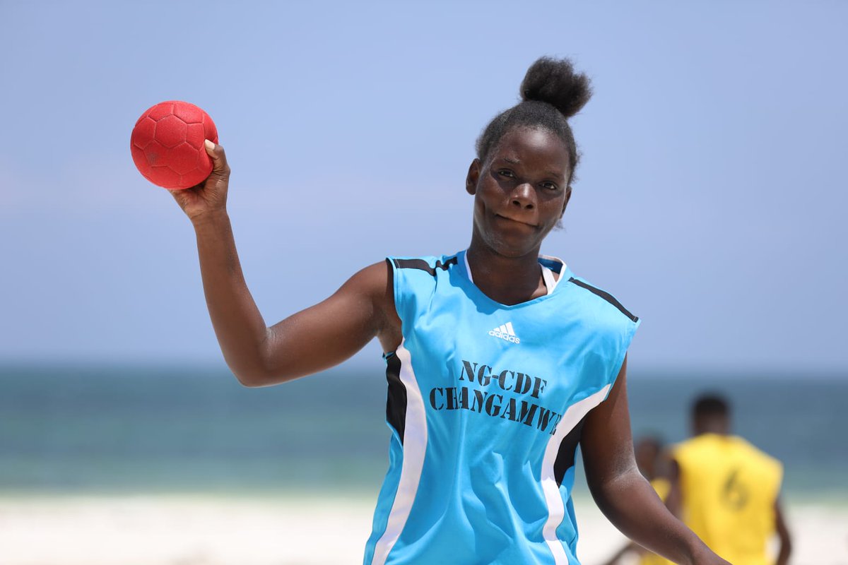 nyadiero's tweet photo. It's always about FUN in Beach Handball when tide and time wait for no man.#kilifichapter #beachhandball @OlympicsKe @AWBG_official @BeachHandballKe @jajiomondi7 https://t.co/Ktwk4iHbIQ