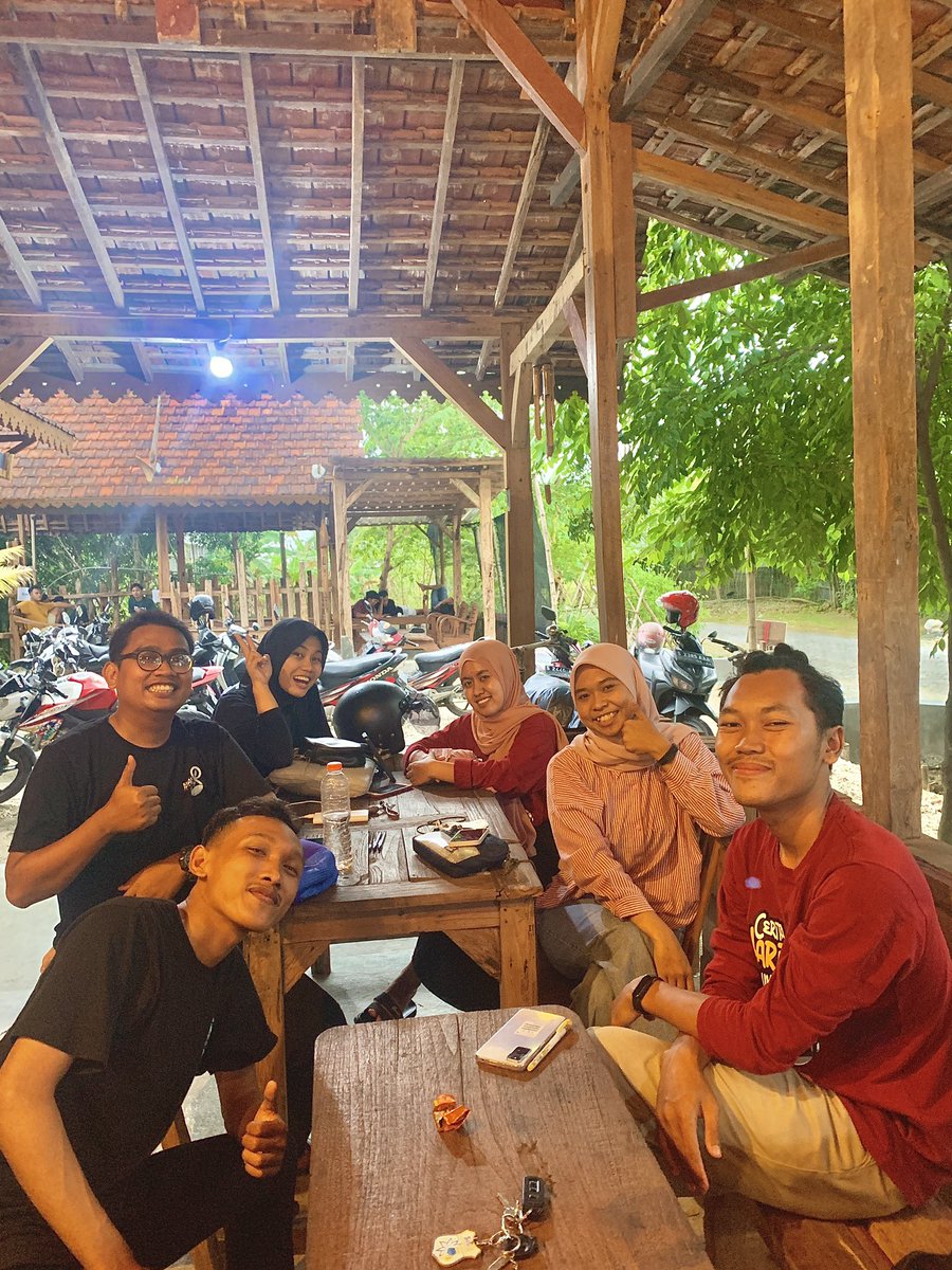 KIBojonegoro's tweet photo. Dokumentasi.
Interview Relawan Panitia Kelas Inspirasi Bojonegoro 9.
Yang dilaksanakan di Kedai Inspirasi Bojonegoro.

Salam Inspirasi
Cerita Hari ini untuk Mimpi Esok Hari https://t.co/dbdslCHbXZ