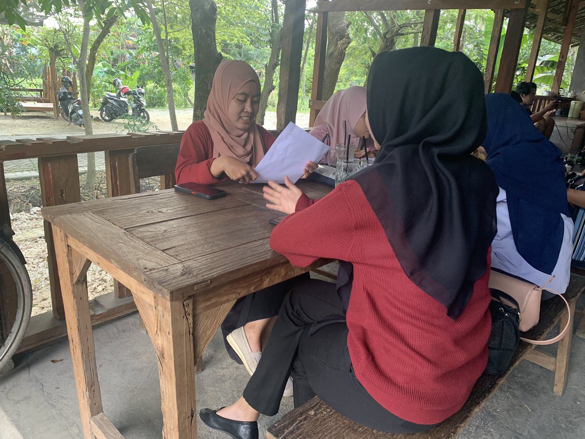 KIBojonegoro's tweet photo. Dokumentasi.
Interview Relawan Panitia Kelas Inspirasi Bojonegoro 9.
Yang dilaksanakan di Kedai Inspirasi Bojonegoro.

Salam Inspirasi
Cerita Hari ini untuk Mimpi Esok Hari https://t.co/dbdslCHbXZ