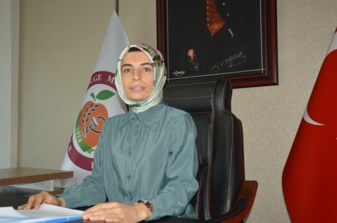 lsicvanazas's tweet photo. Kendi eczanesi de yıkıldığı halde, ilk geceden meslektaşlarını organize edip Malatya'da 5 sahra eczanesi kuran, BÜTÜN İLAÇLARI depremzedelere ÜCRETSİZ ulaştıran

Malatya Eczacılar Odası Başkanı EBRU SÖNMEZ. Allah sizden ve bedelsiz ilaç temin eden tüm eczacılardan razı olsun 🤲 https://t.co/Ula8lwu8vn