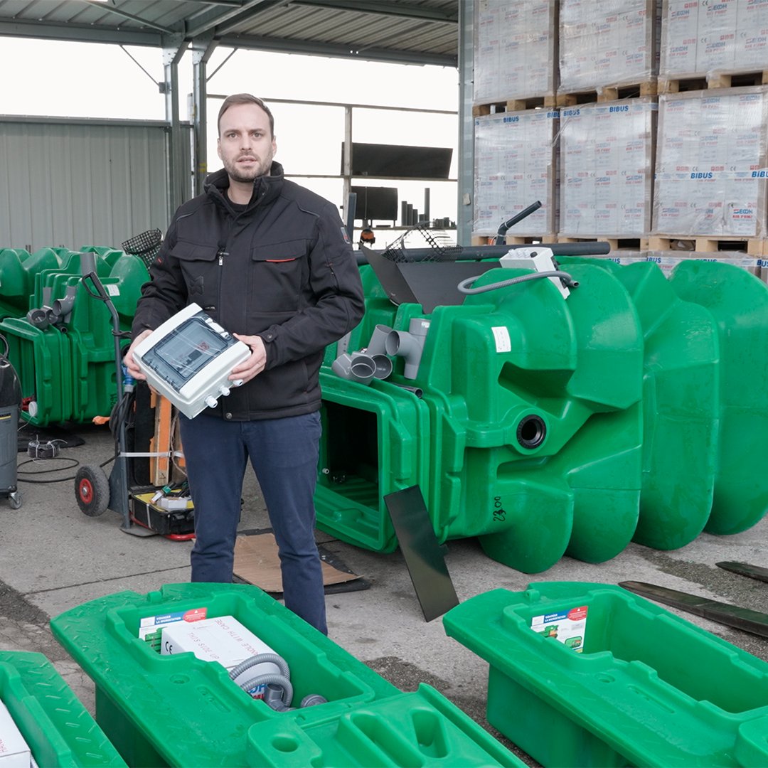 YESSSelectrique's tweet photo. Innoclair, entreprise développant des #microstations d’#assainissement, a fait appel aux équipes #YESSS Electrique et à l’électricien Franck Poirier pour disposer d’un coffret électrique #étanche, essentiel au bon fonctionnement des microstations.
Vidéo : https://t.co/1DRz3r52kZ https://t.co/ynVQrsBd9s