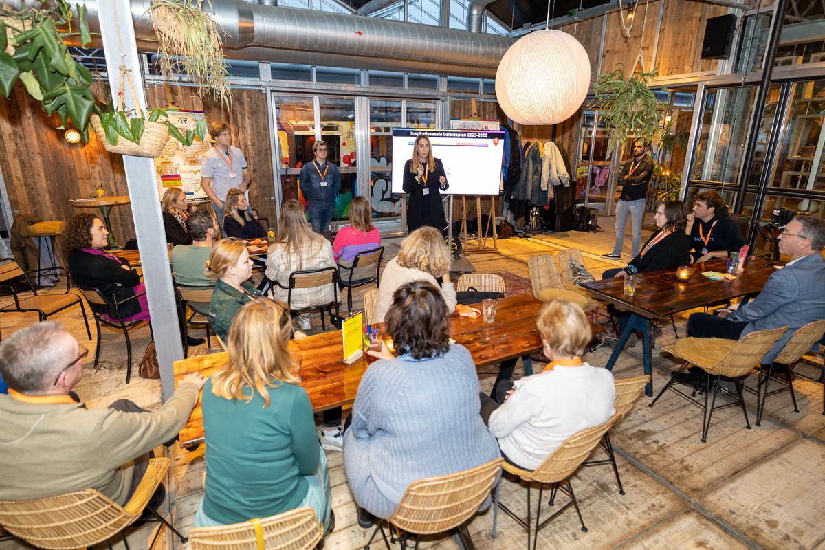 Welzijnskwartier (@welzijnskwart) on Twitter photo Gwen Spies vertelde vrijdag bij <a href="/rtvkatwijk/">RTV Katwijk</a> #KatwijkNU over de droom in het nieuwe beleidsplan. 14 minuten hardop dromen met onze directeur-bestuurder.
#inclusievesamenleving #sociaalwerk #sociaalwelzijn
rtvkatwijk.nl/podcast-beleid… Gwen Spies vertelde vrijdag bij <a href="/rtvkatwijk/">RTV Katwijk</a> #KatwijkNU over de droom in het nieuwe beleidsplan. 14 minuten hardop dromen met onze directeur-bestuurder.
#inclusievesamenleving #sociaalwerk #sociaalwelzijn
rtvkatwijk.nl/podcast-beleid…
