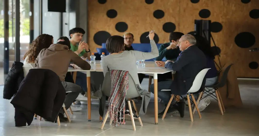 Noemi61038044's tweet image. Dissabte vaig compartir una taula de debat amb joves del poble, per a conéixer de primera mà les seues necessitats i reivindicacions. 
m.facebook.com/story.php?stor…
#LPV #lapobladevallbona #viurelapobla #poblajove #CandidataAlcaldia2023 @PSPV_PVallbona