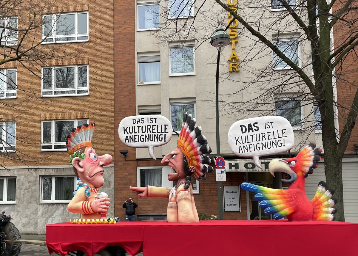 #karneval2023
#rosenmontag
#helau
#Düsseldorf