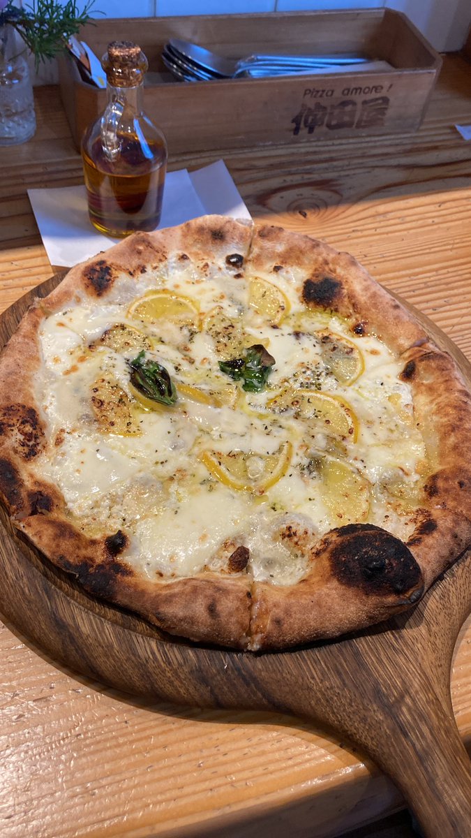 Stairs_ch's tweet photo. pizza amore NAKADAYAでランチを注文。
🥗自家栽培のサラダ＋ピザ＋ドリンクのセットを注文🍴

ピザ生地がもちもちで、なんといっても野菜が具沢山で美味しい美味しい✨ https://t.co/l2EWGn1tYV