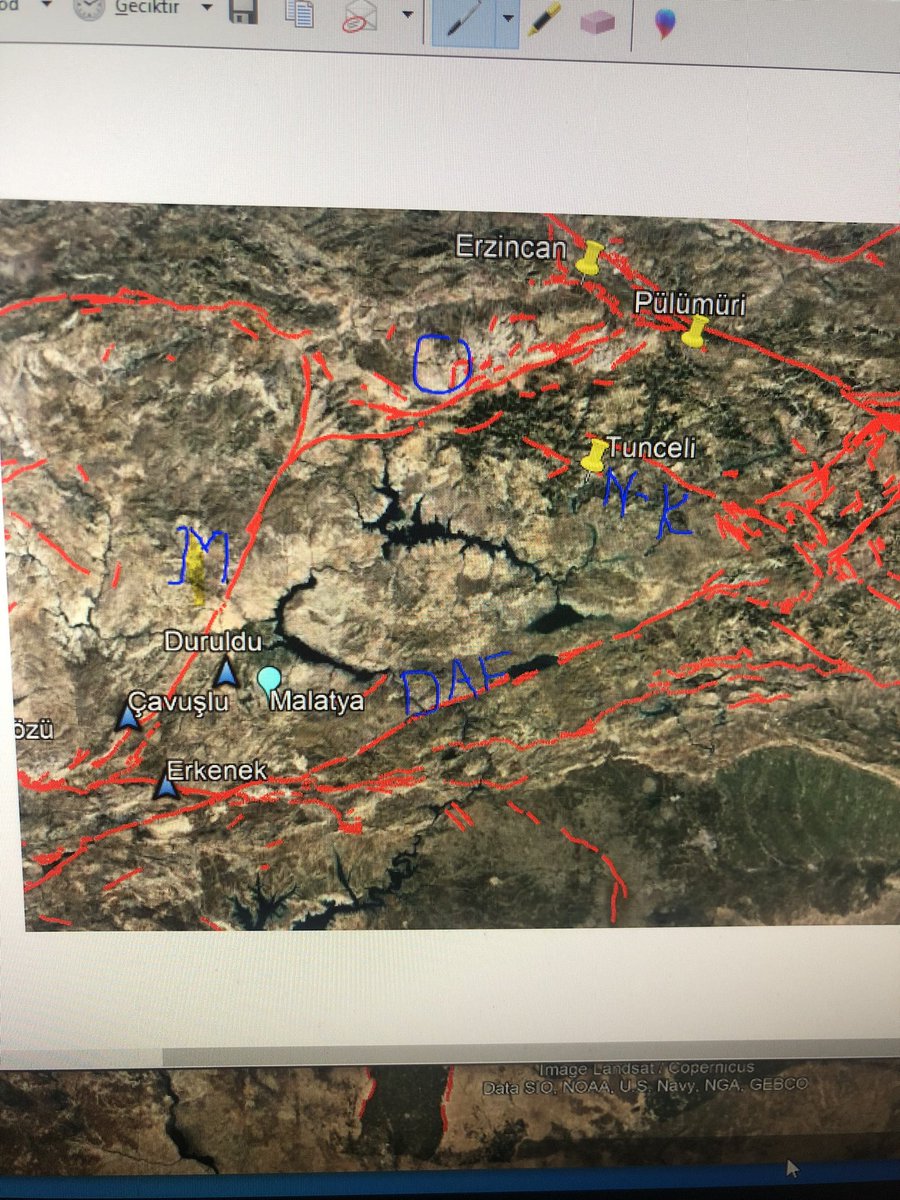Palu civarında 4’lük depremler oluyor. Son büyük Maraş depremleri sonucu olasılıkla Malatya (M), Ovacık (O) ,Nazimiye-Karakoçan (N-K) ve ilişkli faylar yüklendi.  Bu faylarda irili ufaklı depremler beklenebilir. Bu depremler Elazığ’ın depremleri olamaz. Doğu Anadolu fayı (DAF)