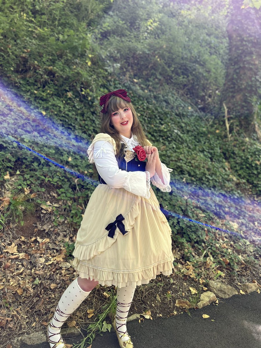 💙🍎💛Just Whistle While You Work!💛🍎💙
#cute #kawaii #lolitafashion #classiclolita #infanta #kawaiifashion #snowhiteandthesevendwarfs #disneyprincess #japanesefashion #babythestarsshinebright #snowwhite #disneysnowwhite #kawaiiaesthetic  #かわいい #ロリータファッション