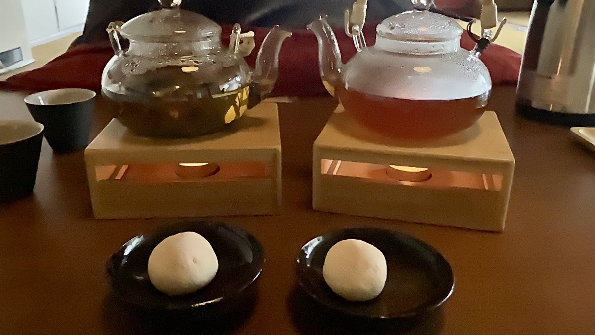 Stairs_ch's tweet photo. 世羅の福智院で黒豆茶と弘法茶と唐饅頭を注文🍵コタツに入りながら、風流なひと時を過ごしました。 https://t.co/pPX5PYLToK