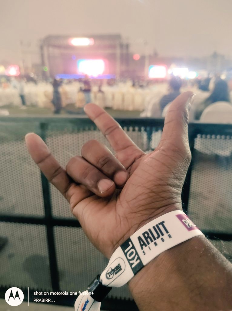 prabirr3's tweet photo. @arijitsingh live from Aquatica, Kolkata
What a superb musical evening! ❤️❤️ https://t.co/Y1F4Z8oPI8