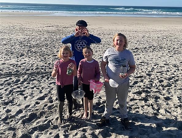 1289 separate pieces of microplastic were sieved from Gwynver's sands by these amazing young Cornish people! #LoveYourBeach @CwallWildlife @Cornish_PPC @CleanCornwall